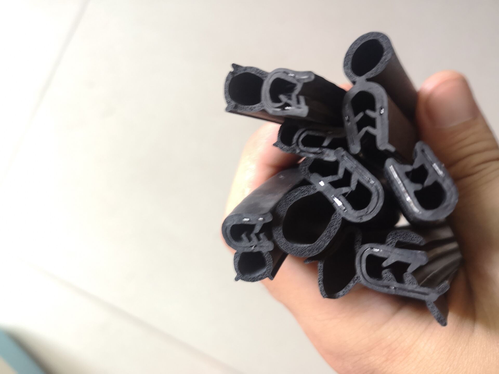 EPDM Rubber Profiles | Extruded Rubber Profiles Edge Sealing Profiles